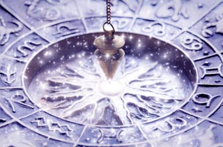 Le Pendule est un instrument qui jette un pont entre l'esprit logique et analytique et les pouvoirs de l'intuition